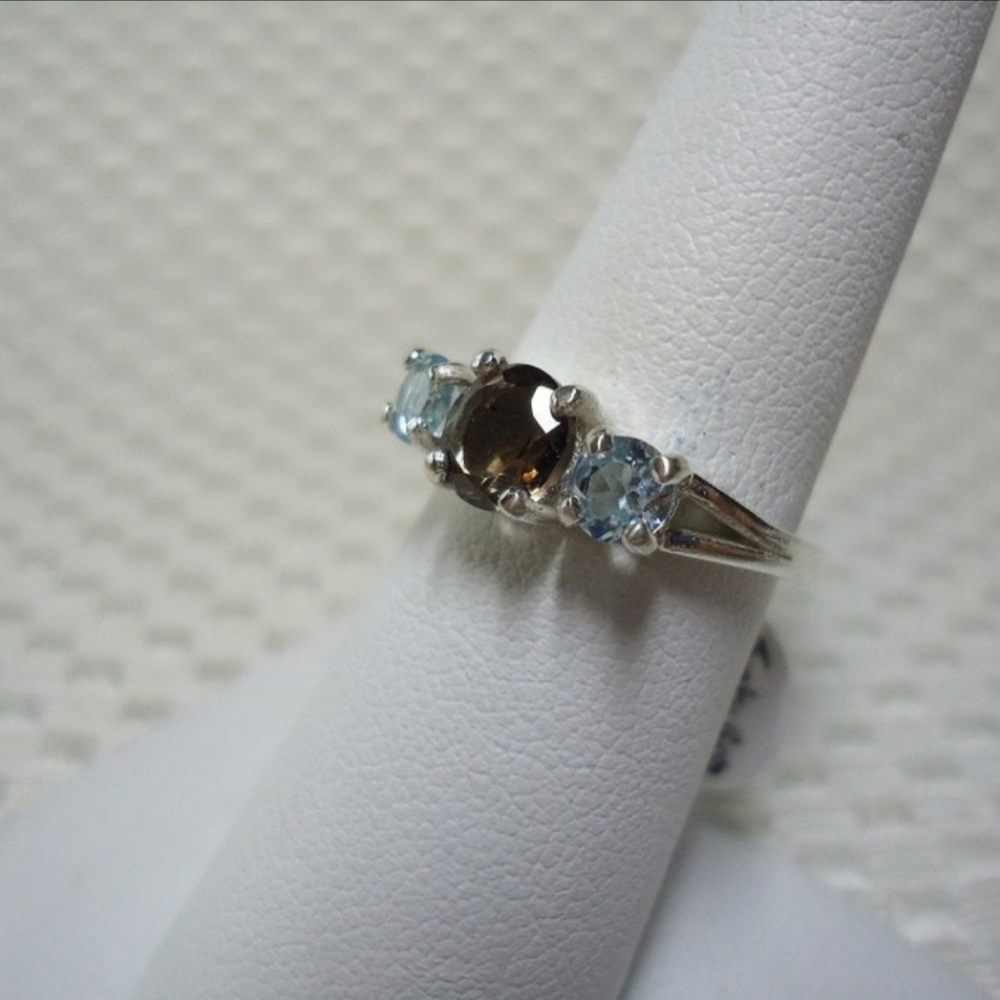 Smoky quartz & Topaz 3-stone ring
